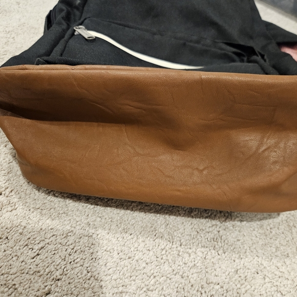 Herschel Supply Company Black and Tan Backpack - Picture 4 of 8